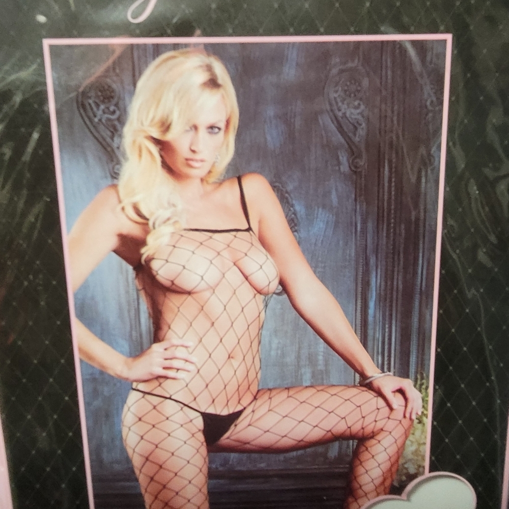 Lingerie - Picture 2 of 5